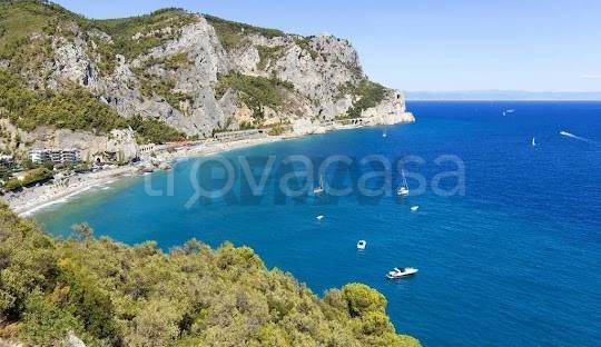 appartamento in vendita a Finale Ligure in zona Varigotti