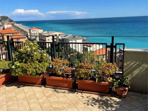 appartamento in vendita a Finale Ligure in zona Varigotti