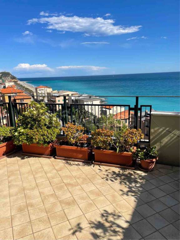 appartamento in vendita a Finale Ligure in zona Varigotti