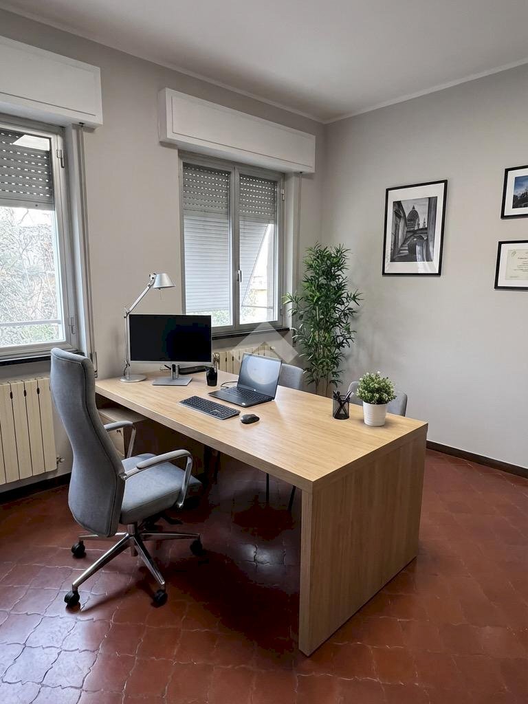 quadrivano in vendita a Finale Ligure in zona Perti