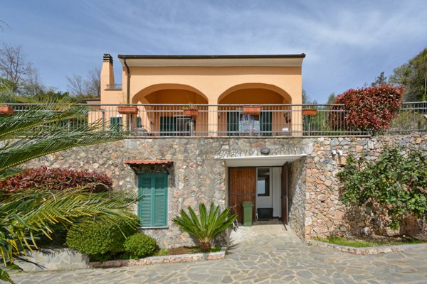 casa indipendente in vendita a Finale Ligure in zona Olle