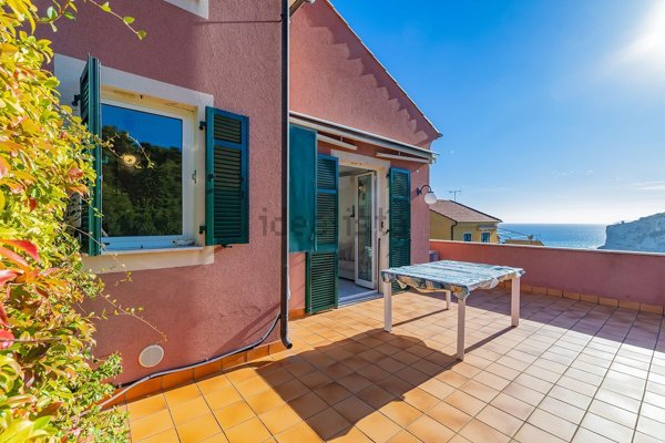 casa indipendente in vendita a Finale Ligure
