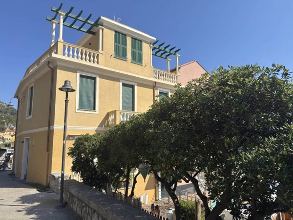 casa indipendente in vendita a Finale Ligure in zona Varigotti