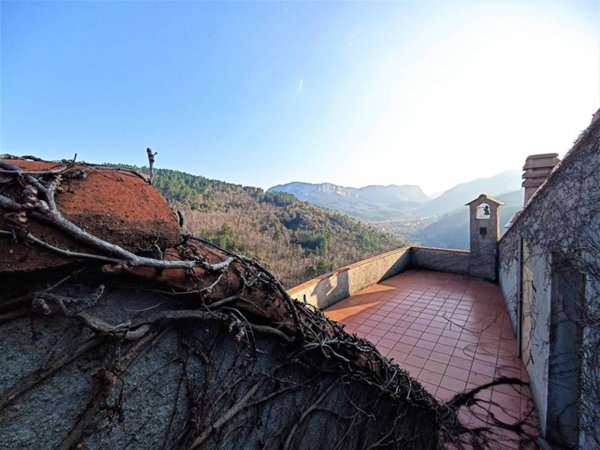 casale in vendita a Finale Ligure