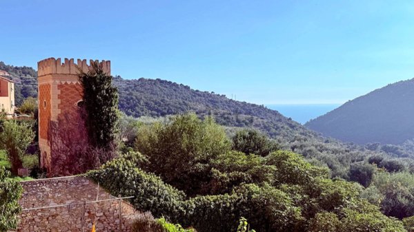 appartamento in vendita a Finale Ligure in zona Gorra