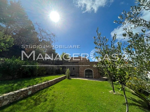 casa indipendente in vendita a Finale Ligure in zona Calvisio