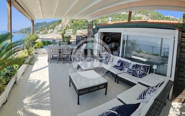 appartamento in vendita a Finale Ligure in zona Varigotti