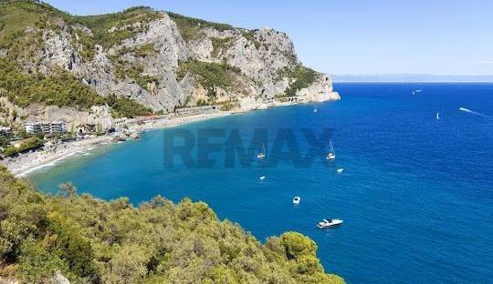appartamento in vendita a Finale Ligure in zona Varigotti