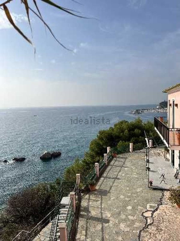 appartamento in vendita a Finale Ligure