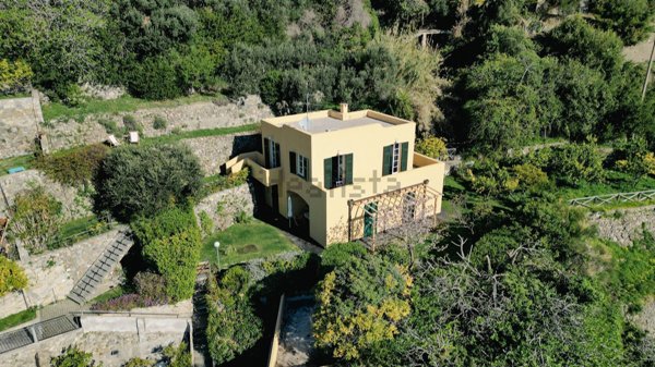 appartamento in vendita a Finale Ligure in zona Varigotti