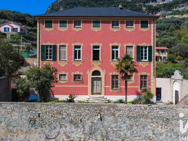 appartamento in vendita a Finale Ligure in zona Calvisio