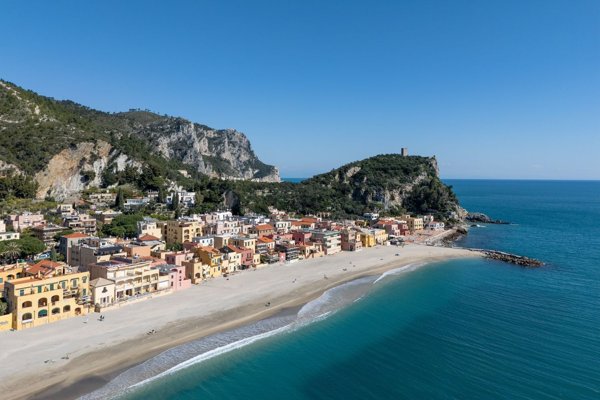 appartamento in vendita a Finale Ligure in zona Varigotti