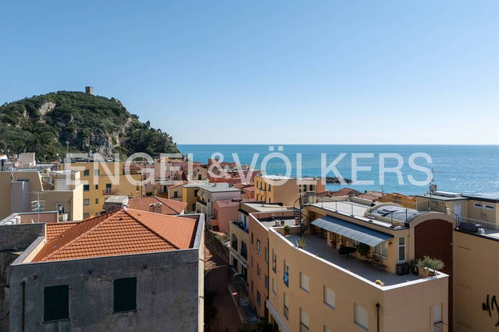 appartamento in vendita a Finale Ligure in zona Varigotti