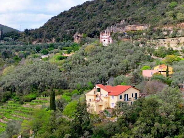 casa indipendente in vendita a Finale Ligure in zona Perti