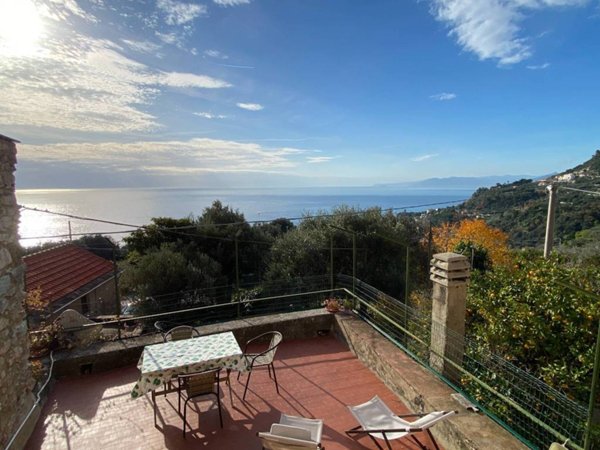 casa indipendente in vendita a Finale Ligure in zona Varigotti