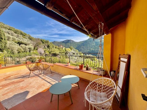 casa indipendente in vendita a Finale Ligure in zona Perti