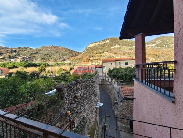 appartamento in vendita a Finale Ligure in zona Calvisio