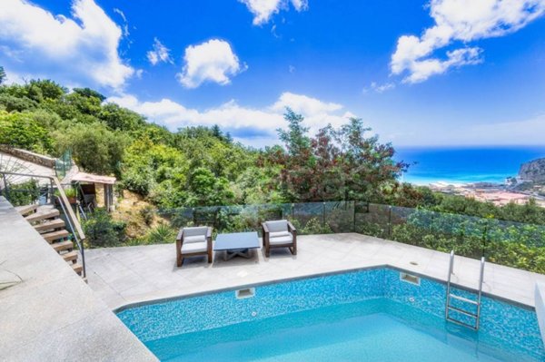 casa indipendente in vendita a Finale Ligure