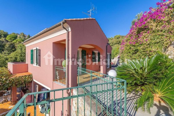 casa indipendente in vendita a Finale Ligure