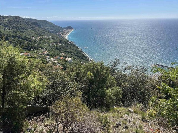 appartamento in vendita a Finale Ligure in zona Varigotti