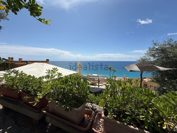 casa indipendente in vendita a Finale Ligure in zona Varigotti