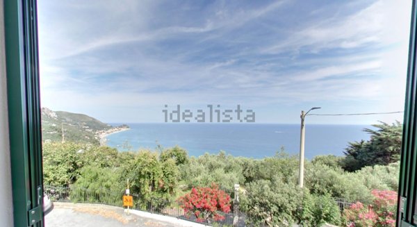 casa indipendente in vendita a Finale Ligure in zona Calvisio