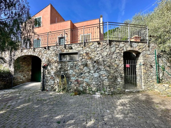 casa indipendente in vendita a Finale Ligure