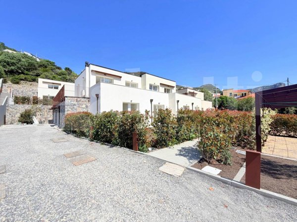 appartamento in vendita a Finale Ligure in zona Calvisio