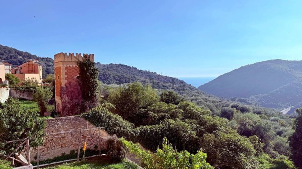 appartamento in vendita a Finale Ligure in zona Gorra