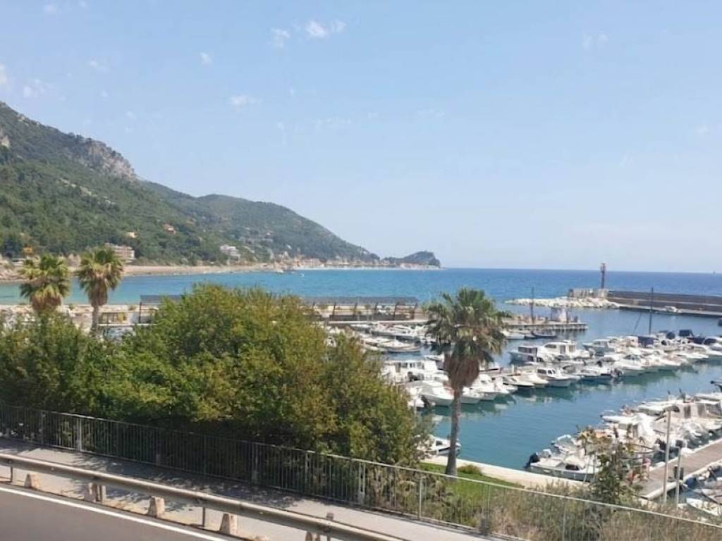 appartamento in vendita a Finale Ligure in zona Varigotti