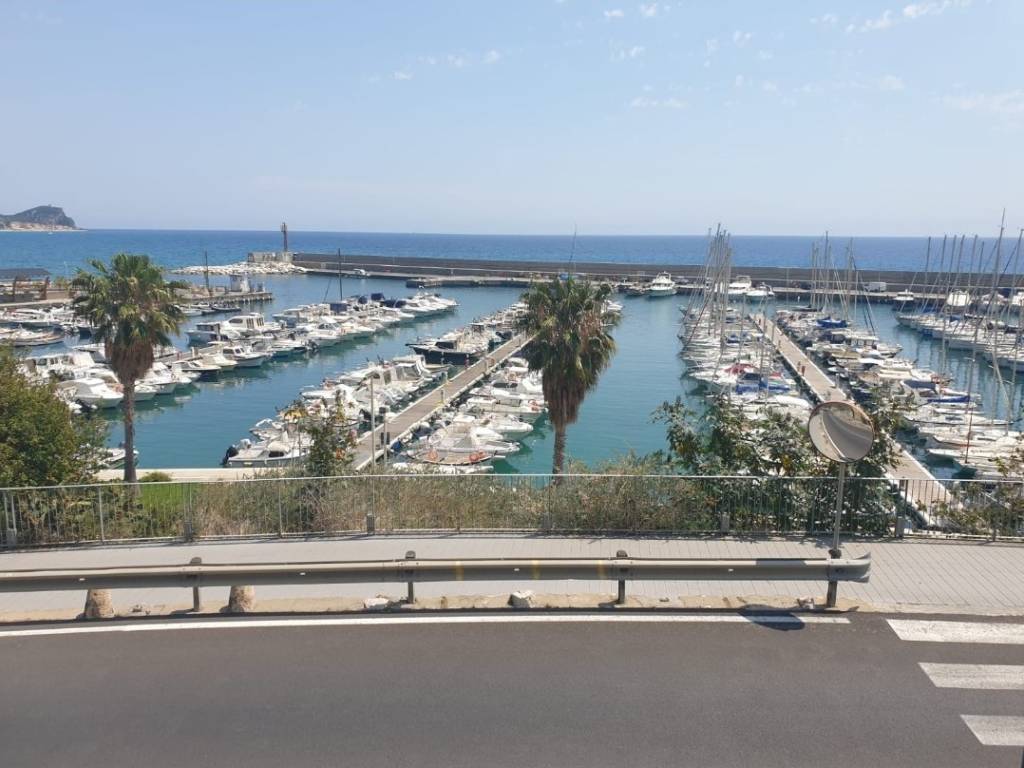 appartamento in vendita a Finale Ligure in zona Varigotti