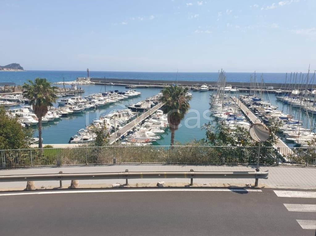 appartamento in vendita a Finale Ligure in zona Varigotti