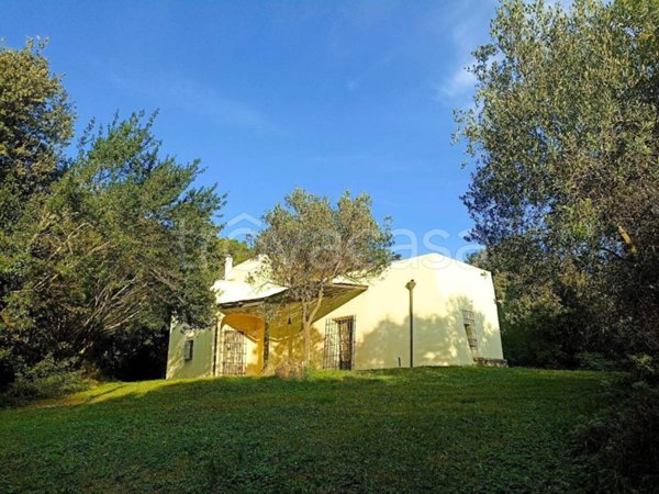 casa indipendente in vendita a Finale Ligure in zona Calvisio