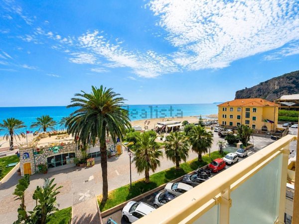 appartamento in vendita a Finale Ligure