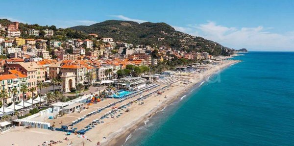 appartamento in vendita a Finale Ligure in zona Varigotti