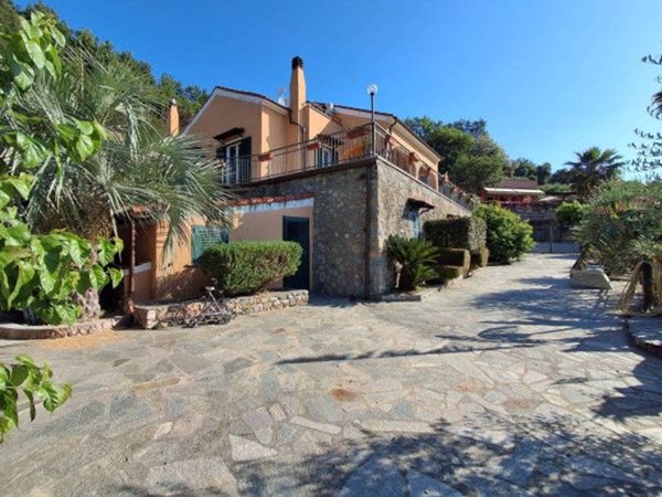 casa indipendente in vendita a Finale Ligure in zona Olle
