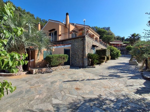 casa indipendente in vendita a Finale Ligure in zona Olle