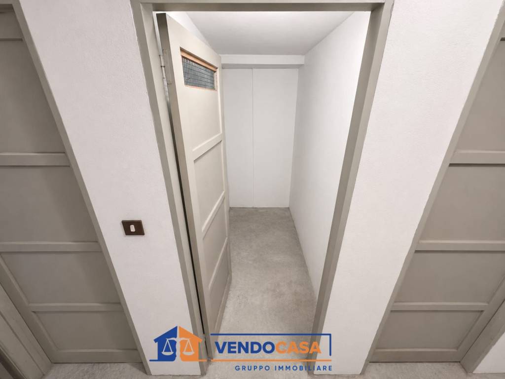 locale commerciale in vendita a Finale Ligure