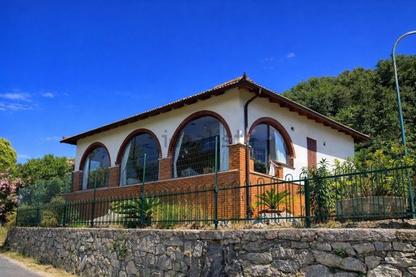 casa indipendente in vendita a Finale Ligure in zona Calvisio