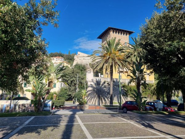 appartamento in vendita a Finale Ligure in zona Calvisio
