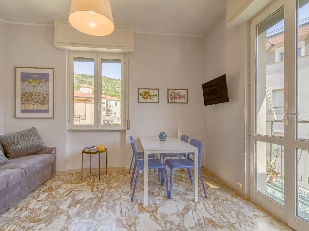 appartamento in vendita a Finale Ligure in zona Calvisio