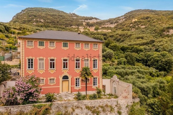 appartamento in vendita a Finale Ligure in zona Calvisio