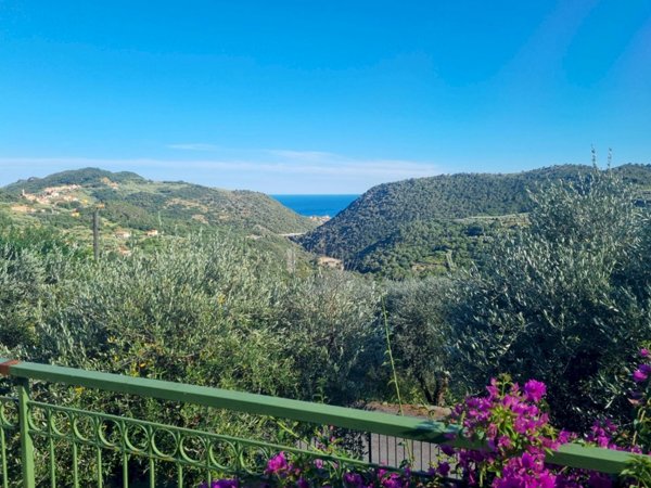 appartamento in vendita a Finale Ligure in zona Olle