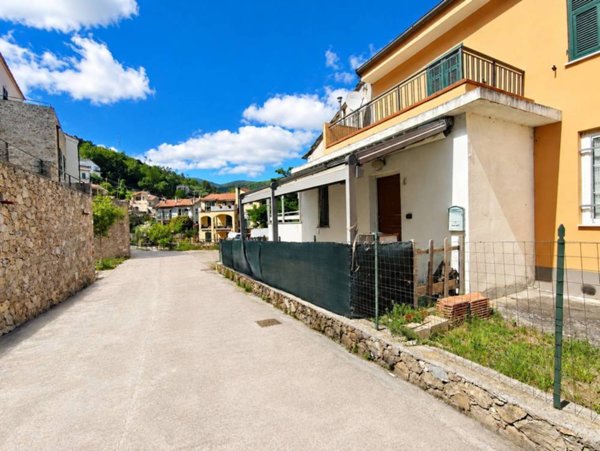 casa indipendente in vendita a Finale Ligure