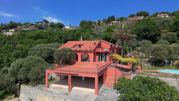casa indipendente in vendita a Finale Ligure