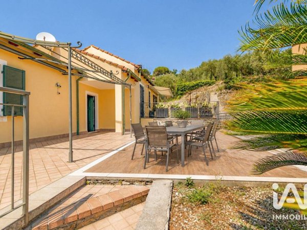 casa indipendente in vendita a Finale Ligure