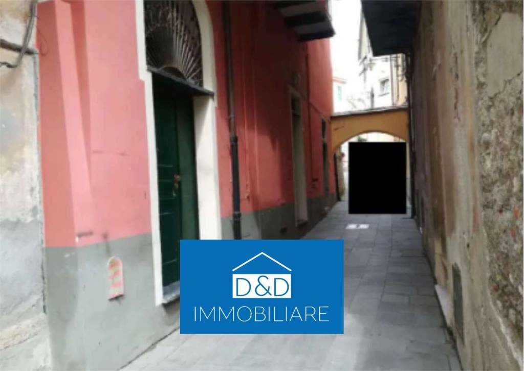 locale commerciale in vendita a Finale Ligure