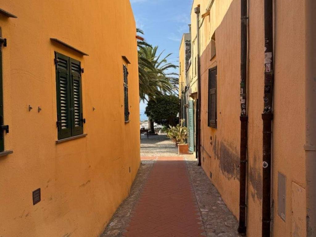 appartamento in vendita a Finale Ligure in zona Varigotti