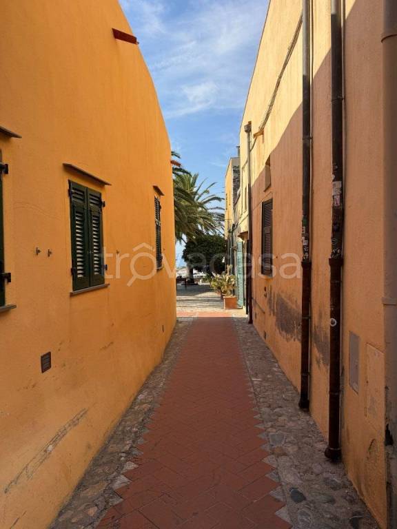 appartamento in vendita a Finale Ligure in zona Varigotti