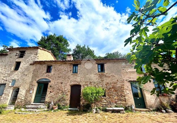 casa indipendente in vendita a Finale Ligure